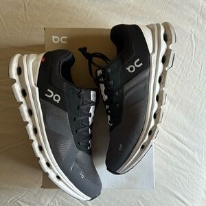 ON Running Men - Cloudrunner Wide